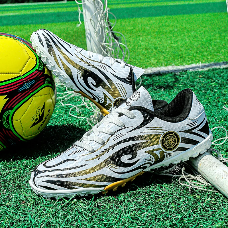 Nouveau Chaussures de Football hommes ultralégères bottes de Football antidérapantes TF Match crampons baskets Futsal intérieur – Image 3