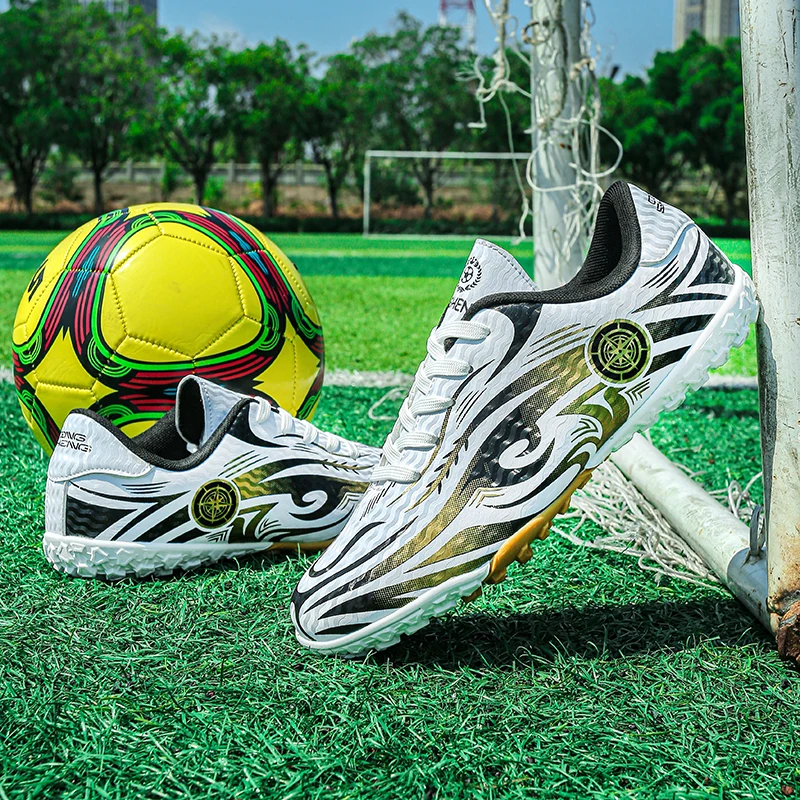 Nouveau Chaussures de Football hommes ultralégères bottes de Football antidérapantes TF Match crampons baskets Futsal intérieur – Image 4