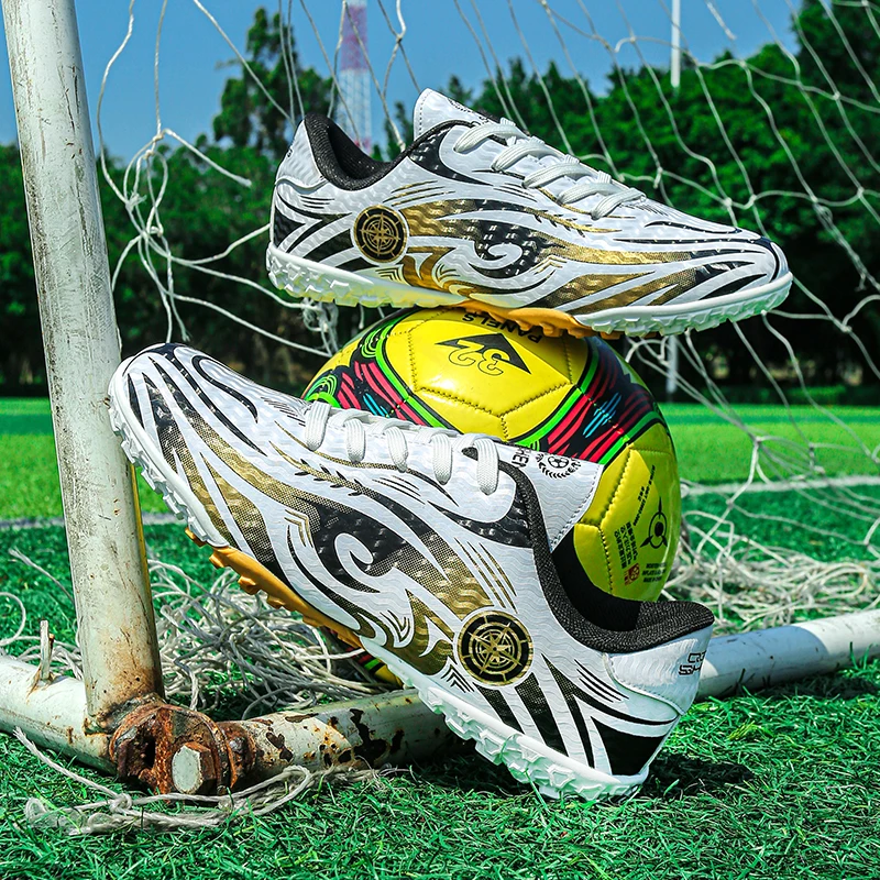 Nouveau Chaussures de Football hommes ultralégères bottes de Football antidérapantes TF Match crampons baskets Futsal intérieur – Image 5